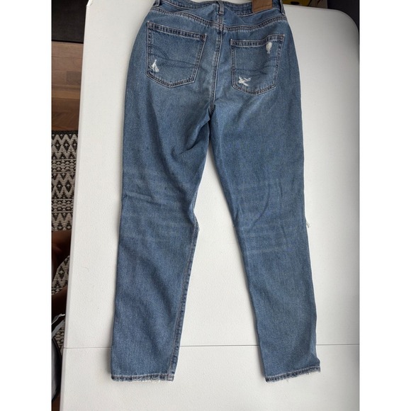 American Eagle Mom Jeans Size 4 Ripped Knee Distressed Denim Comfort Stretch - Picture 7 of 8